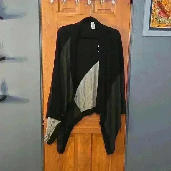 Color Block Sweater - Picture 2 of 6